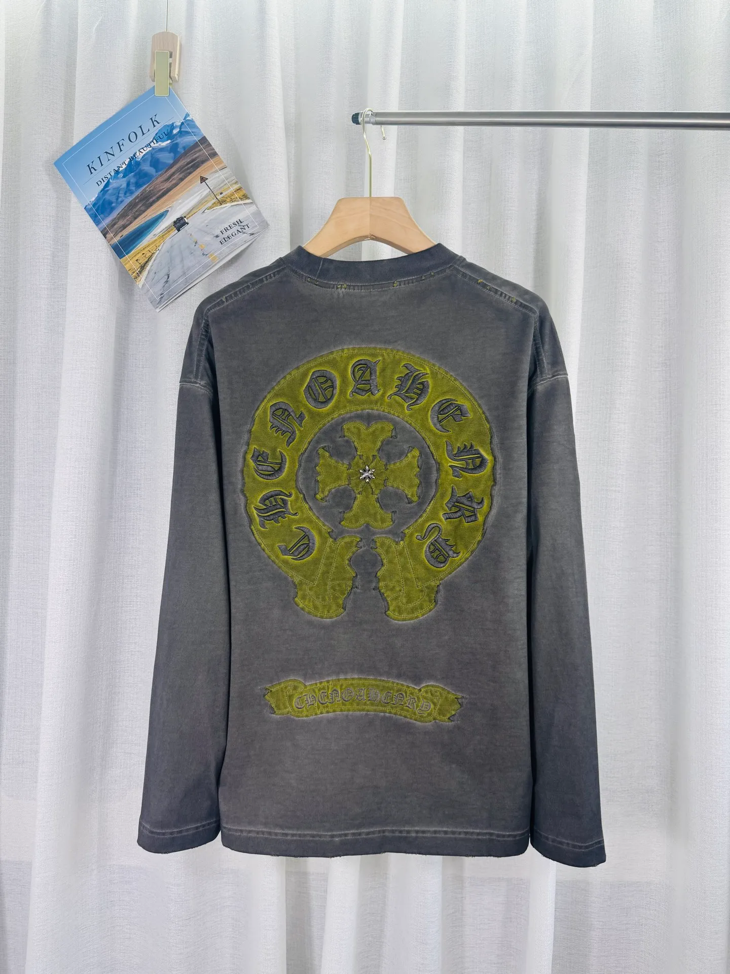 P250 ch high version Chrome Hearts 2025 new autumn and winter cross patch washed spray horse slip long-sleeved T-shirt, fabric: 26 double yarns 320 grams weight, patch embroidery, heavy wash water ➕ fried color + spray horse slip printing process: patch embroidery, secondary color spray horse slip process Color: gray, blue Size: S M L XL Style number: 5181